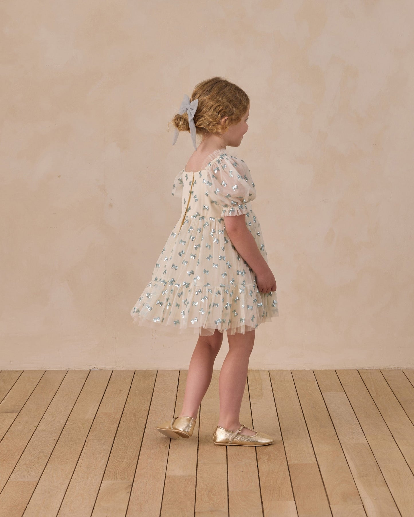 Everly Bow Sky