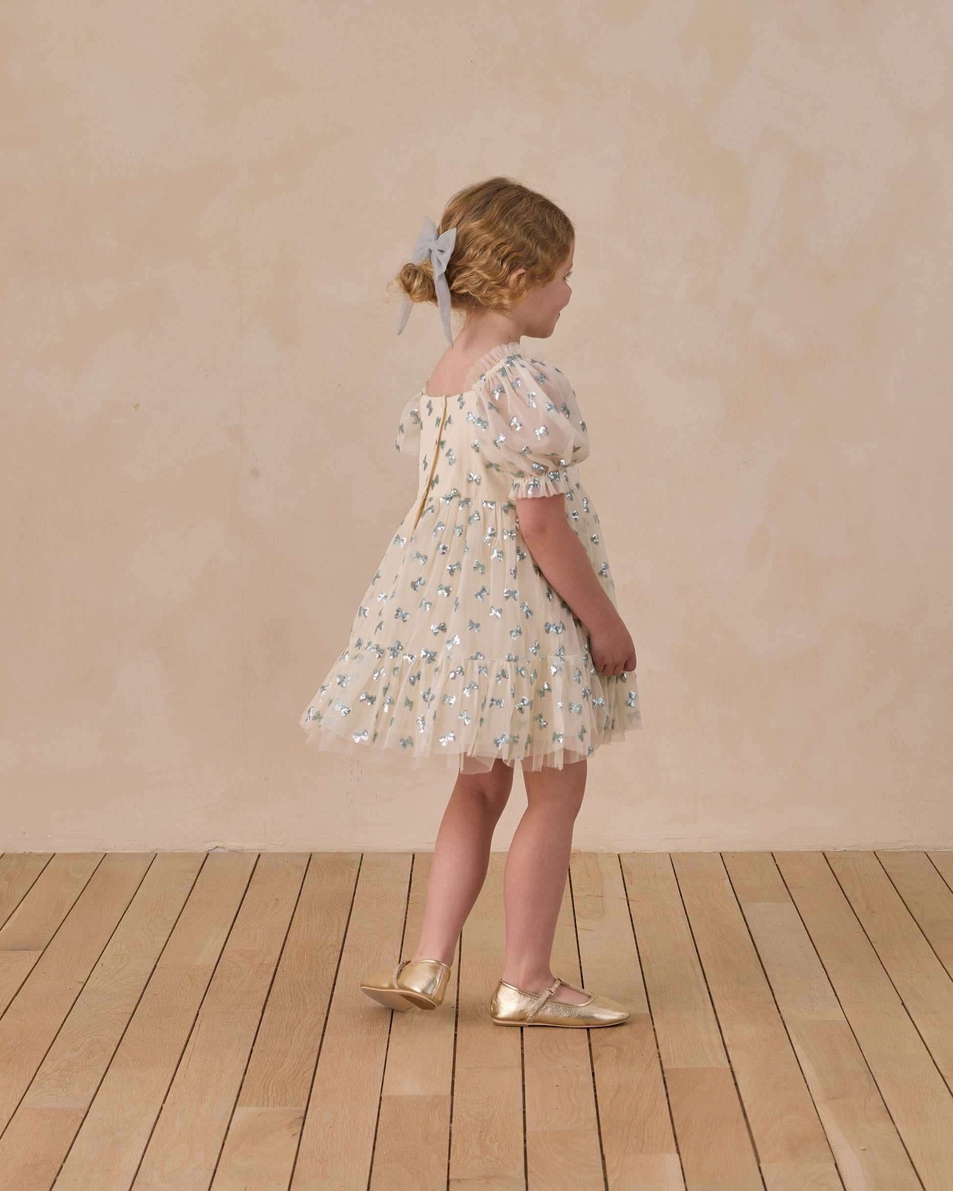 Everly Bow Sky