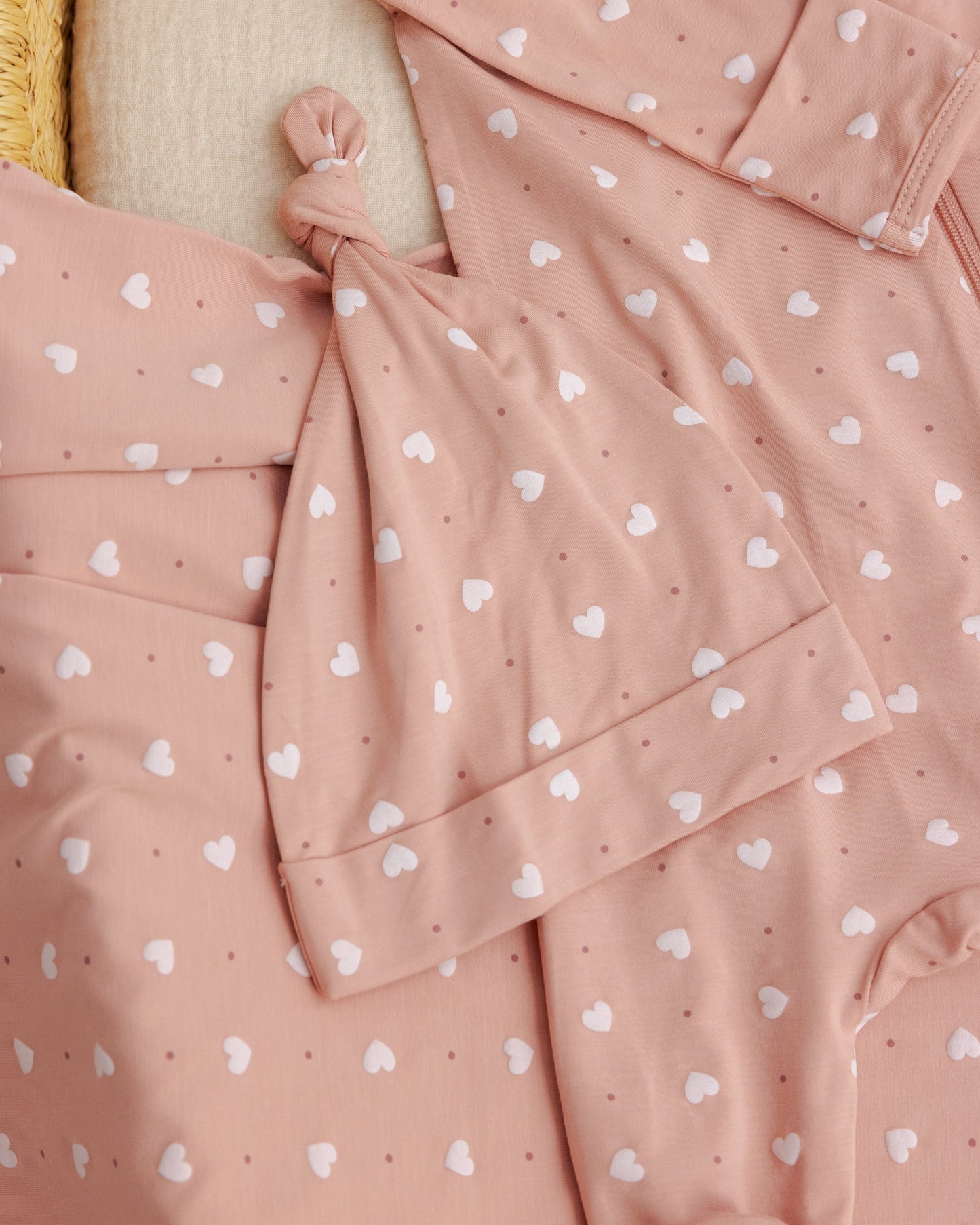 Bamboo Swaddle + Knotted Hat Pink Hearts